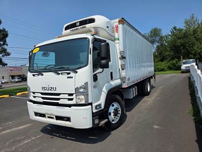 Isuzu FTR 22 ft Refrigerated Truck - 215HP, 6 Speed Automatic, Liftgate