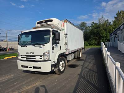 Isuzu FTR 22 ft Refrigerated Truck - 215HP, 6 Speed Automatic, Liftgate