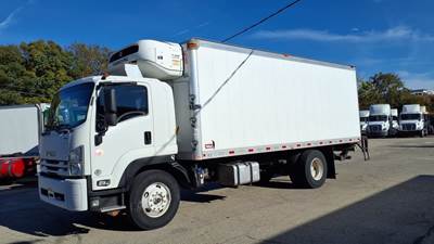 Isuzu NRR 22 ft Refrigerated Truck - 215HP, 6 Speed Automatic, Liftgate