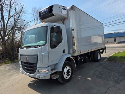 Kenworth K270 22 ft Refrigerated Truck - 250HP, 6 Speed Automatic, Liftgate