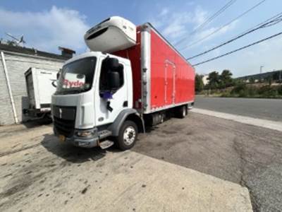 Kenworth T270 26 ft Refrigerated Truck - 220HP, 5 Speed Automatic, Liftgate