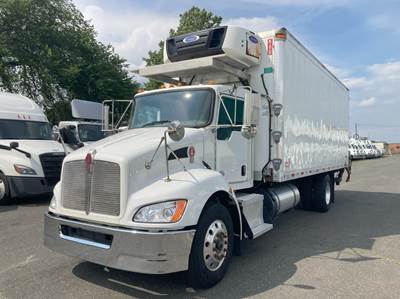 Kenworth T300 22 ft Refrigerated Truck - 280HP, 6 Speed Automatic, Liftgate
