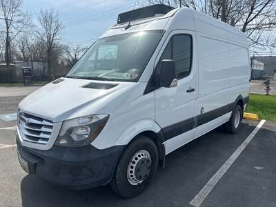 Mercedes-Benz F3CA144 Refrigerated Truck - 188HP, 5 Speed Automatic