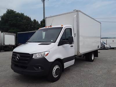 Mercedes-Benz MXCC74 SPRINTER 15 ft Refrigerated Truck - 161HP, 7 Speed Automatic