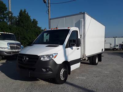 Mercedes-Benz MXCC74 SPRINTER 15 ft Refrigerated Truck - 161HP, 7 Speed Automatic