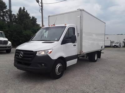 Mercedes-Benz MXCC74 SPRINTER 15 ft Refrigerated Truck - 161HP, 7 Speed Automatic