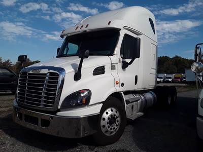 Freightliner Cascadia 113 Sleeper Semi Truck - 72" Condo Sleeper, 458HP, 10 Speed Manual