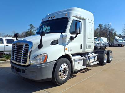 Freightliner Cascadia 113 Sleeper Semi Truck - 60" Mid Roof Sleeper, 450HP, 10 Speed Manual