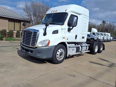 Freightliner Cascadia 113 Sleeper Semi Truck - 60" Mid Roof Sleeper, 450HP, 10 Speed Manual