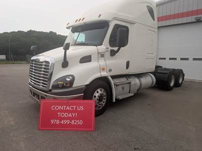 Freightliner Cascadia 113 Sleeper Semi Truck - 72" Condo Sleeper, 450HP, 10 Spd Speed Manual