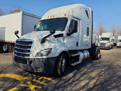 Freightliner Cascadia 116 Single Axle Sleeper Semi Truck - 63" Condo Sleeper, 410HP, 10 Speed Manual