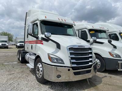 Freightliner Cascadia 116 Sleeper Semi Truck - 36" Mid Roof Sleeper, 450HP, 12 Speed Automatic