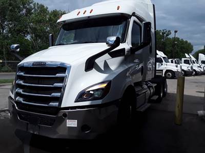 Freightliner Cascadia 116 Sleeper Semi Truck - 70" Mid Roof Sleeper, 450HP, 12 Speed Automatic