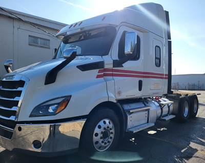 Freightliner Cascadia 116 Sleeper Semi Truck - 48" Mid Roof Sleeper, 450HP, 12 Speed Automatic