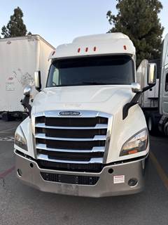 Freightliner Cascadia 116 Sleeper Semi Truck - 48" Condo Sleeper, 450HP, 12 Speed Automatic