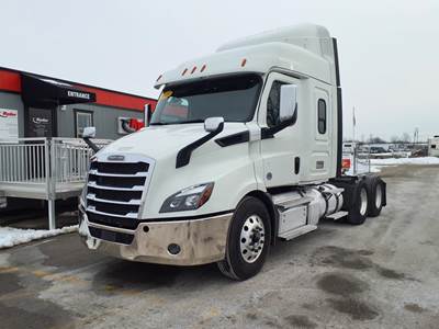 Freightliner Cascadia 116 Sleeper Semi Truck - 48" Mid Roof Sleeper, 450HP, 12 Speed Automatic
