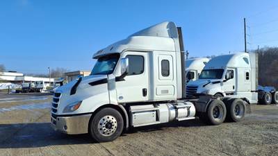 Freightliner Cascadia 116 Sleeper Semi Truck - 62" Mid Roof Sleeper, 450HP, 12 Speed Automatic