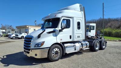 Freightliner Cascadia 116 Sleeper Semi Truck - 62" Mid Roof Sleeper, 450HP, 12 Speed Automatic