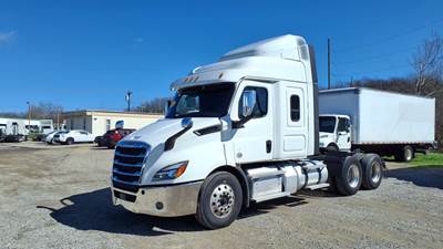 Freightliner Cascadia 116 Sleeper Semi Truck - 62" Mid Roof Sleeper, 450HP, 12 Speed Automatic