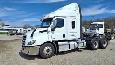 Freightliner Cascadia 116 Sleeper Semi Truck - 62" Mid Roof Sleeper, 450HP, 12 Speed Automatic