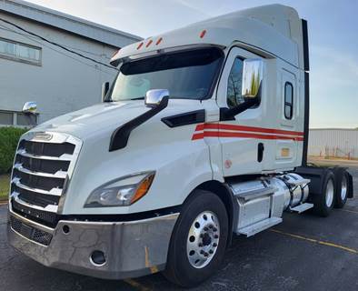 Freightliner Cascadia 116 Sleeper Semi Truck - 48" Mid Roof Sleeper, 450HP, 12 Speed Automatic