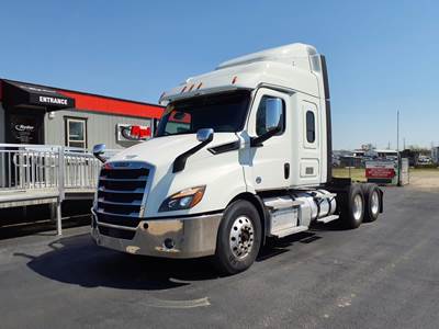 Freightliner Cascadia 116 Sleeper Semi Truck - 48" Mid Roof Sleeper, 450HP, 12 Speed Automatic