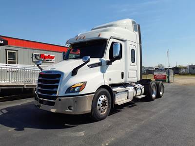 Freightliner Cascadia 116 Sleeper Semi Truck - 48" Mid Roof Sleeper, 450HP, 12 Speed Automatic