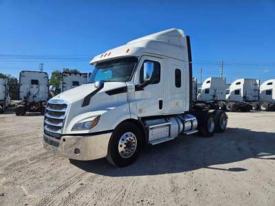 Freightliner Cascadia 116 Sleeper Semi Truck - 48" Mid Roof Sleeper, 450HP, 12 Speed Automatic