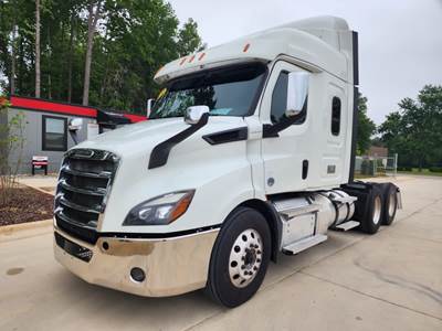 Freightliner Cascadia 116 Sleeper Semi Truck - 55" Mid Roof Sleeper, 450HP, 12 Speed Automatic