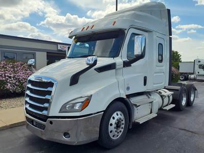 Freightliner Cascadia 116 Sleeper Semi Truck - 40" Mid Roof Sleeper, 450HP, 12 Speed Automatic