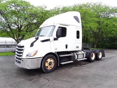 Freightliner Cascadia 116 Sleeper Semi Truck - 72" Condo Sleeper, 450HP, 12 Speed Automatic