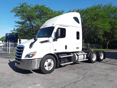 Freightliner Cascadia 116 Sleeper Semi Truck - 72" Condo Sleeper, 450HP, 12 Speed Automatic