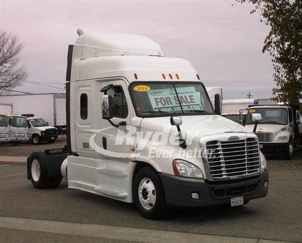 2014 Freightliner Cascadia 125 Single Axle Sleeper Semi Truck