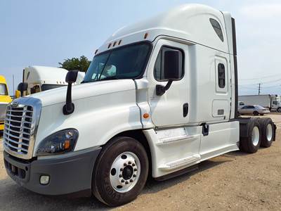 Freightliner Cascadia 125 Sleeper Semi Truck - 72" Condo Sleeper, 455HP, 12 Speed Automatic