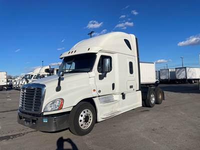 Freightliner Cascadia 125 Sleeper Semi Truck - 72" Condo Sleeper, 455HP, 12 Speed Automatic