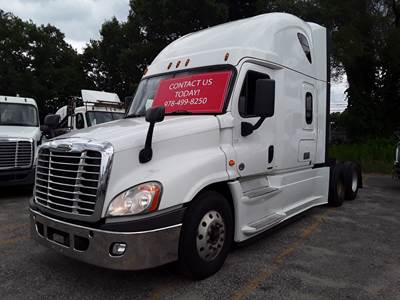 Freightliner Cascadia 125 Sleeper Semi Truck - 72" Condo Sleeper, 505HP, 10 Speed Manual