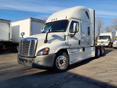 Freightliner Cascadia 125 Sleeper Semi Truck - 72" Condo Sleeper, 455HP, 10 Speed Manual