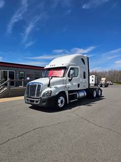 Freightliner Cascadia 125 Sleeper Semi Truck - 72" Condo Sleeper, 475HP, 12 Speed Automatic