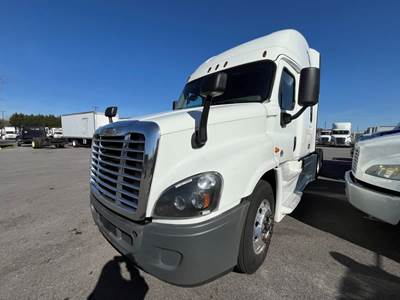 Freightliner Cascadia 125 Sleeper Semi Truck - 72" Condo Sleeper, 455HP, 12 Speed Automatic