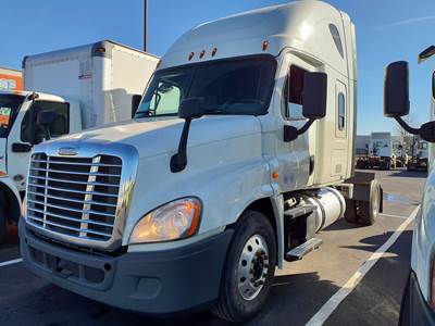 Freightliner Cascadia 125 Single Axle Sleeper Semi Truck - 60" Condo Sleeper, 455HP, 12 Speed Automatic
