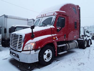 Freightliner Cascadia 125 Sleeper Semi Truck - 72" Condo Sleeper, 475HP, 12 Speed Automatic
