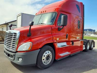 Freightliner Cascadia 125 Sleeper Semi Truck - 71" Condo Sleeper, 455HP, 12 Speed Automatic