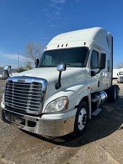 Freightliner Cascadia 125 Sleeper Semi Truck - 72" Condo Sleeper, 455HP, 12 Speed Automatic