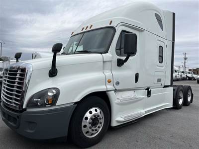 Freightliner Cascadia 125 Sleeper Semi Truck - 72" Condo Sleeper, 455HP, 12 Speed Automatic