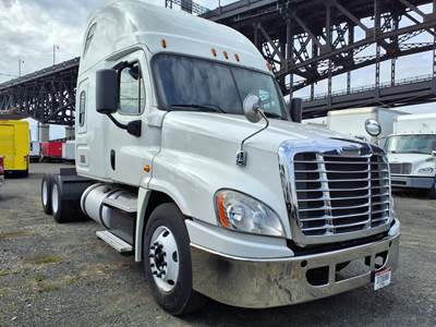 Freightliner Cascadia 125 Sleeper Semi Truck - 62" Condo Sleeper, 455HP, 10 Speed Manual