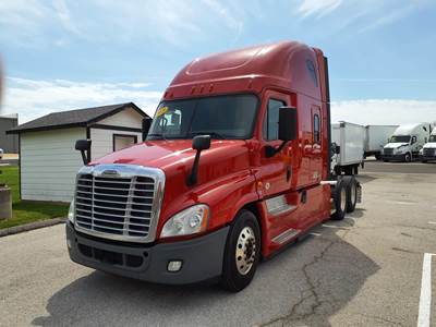 Freightliner Cascadia 125 Sleeper Semi Truck - 72" Condo Sleeper, 455HP, 12 Speed Automatic