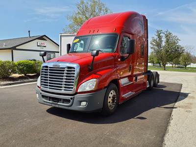 Freightliner Cascadia 125 Sleeper Semi Truck - 72" Condo Sleeper, 455HP, 12 Speed Automatic