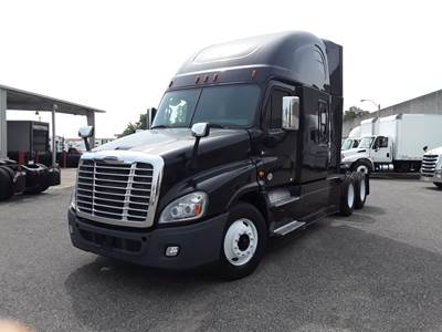 Freightliner Cascadia 125 Sleeper Semi Truck - 72" Condo Sleeper, 12 Speed Automatic