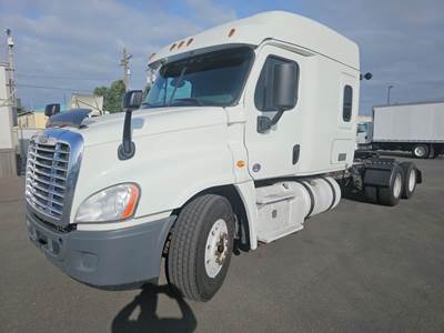 Freightliner Cascadia 125 Sleeper Semi Truck - 48" Mid Roof Sleeper, 475HP, 13 Speed Manual