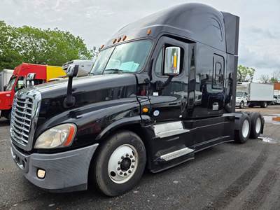 Freightliner Cascadia 125 Sleeper Semi Truck - 50" Condo Sleeper, 455HP, 12 Speed Automatic